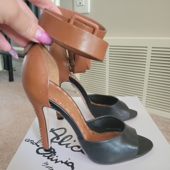 Alice + Olivia | Sandal Heels Size 5 - Picture 2 of 8